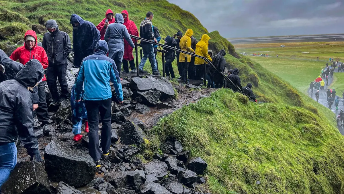 Le tourisme de masse est une arnaque. Voilà pourquoi on y retourne quand même.