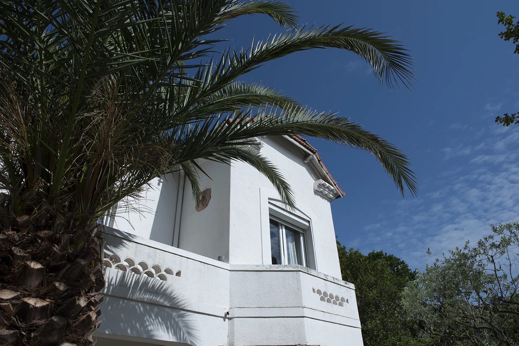 Reflet de Villa Plaisance dans la piscine — Bédarrides, Provence